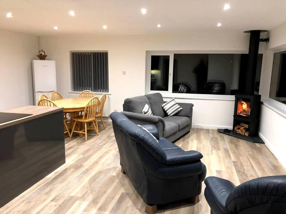 Coastal Bungalow, Sleeps 5 And Ideal For Walkers Amlwch Eksteriør billede