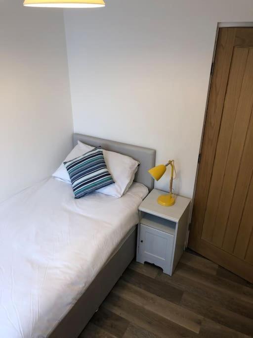 Coastal Bungalow, Sleeps 5 And Ideal For Walkers Amlwch Eksteriør billede