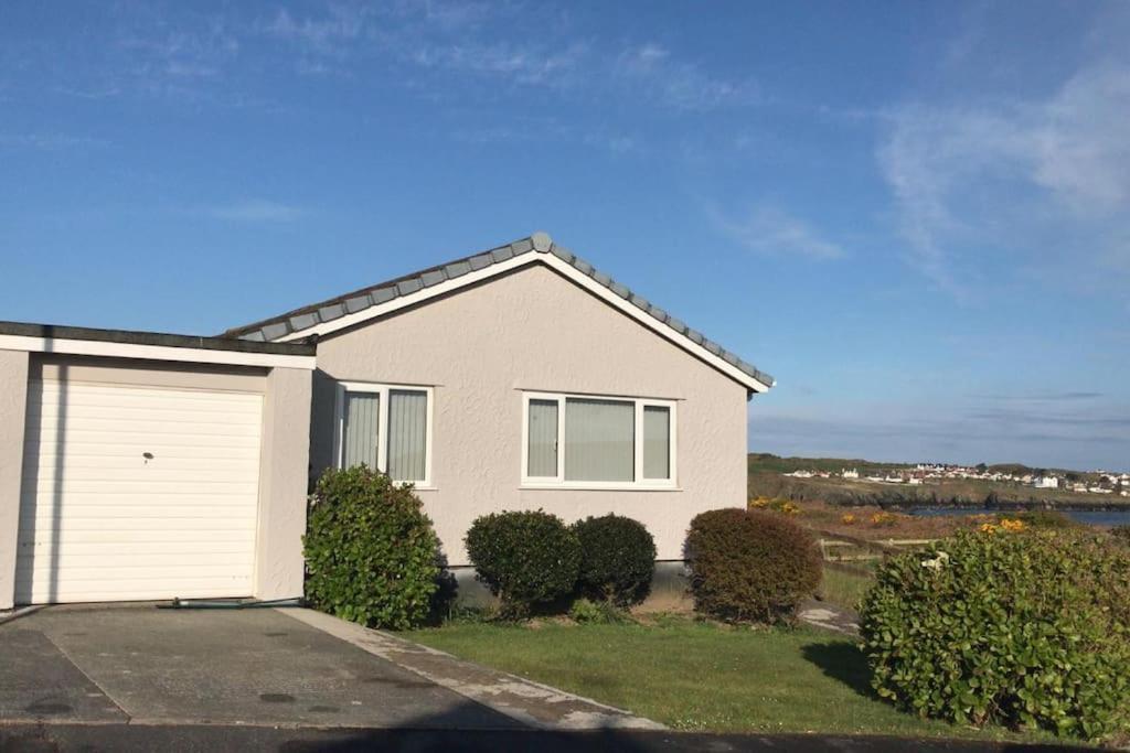 Coastal Bungalow, Sleeps 5 And Ideal For Walkers Amlwch Eksteriør billede