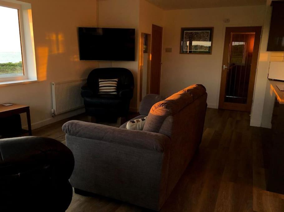 Coastal Bungalow, Sleeps 5 And Ideal For Walkers Amlwch Eksteriør billede